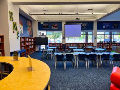Hillwood Middle School Library in Fort Worth 2