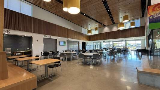 Cascade Middle School Cafeteria in Eugene 3