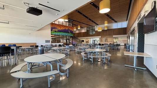 Cascade Middle School Cafeteria in Eugene 4