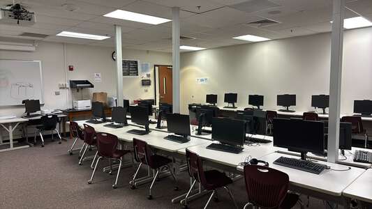 Radloff Middle School Room 1.286 - Computer Lab in Duluth 2