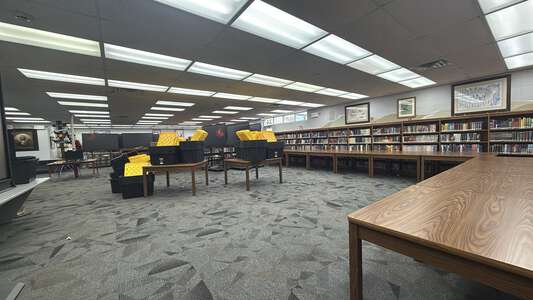 Carl Albert Middle School Library in Midwest City 2