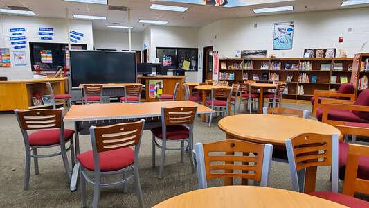 Pointe South Elementary School Library in Riverdale