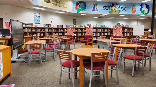 Pointe South Elementary School Library in Riverdale