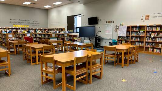 McLean Science and Technology Magnet Elementary School Library in Wichita 2