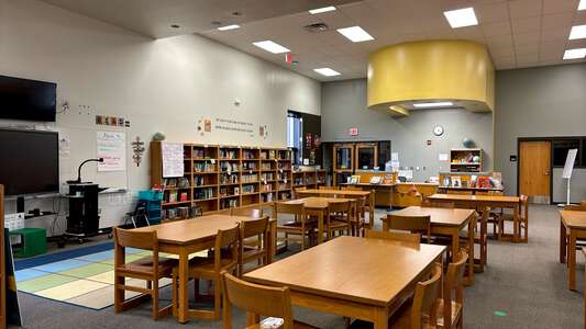 McLean Science and Technology Magnet Elementary School Library in Wichita 5