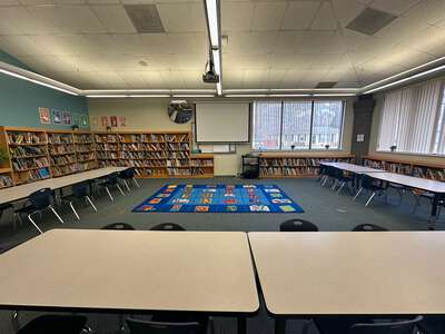 Ridgeview Elementary School Library in Liberty