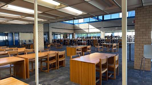 Wichita Northwest High School Library in Wichita 2