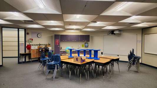 Hunters Glen Elementary School Classroom Standard in Thornton