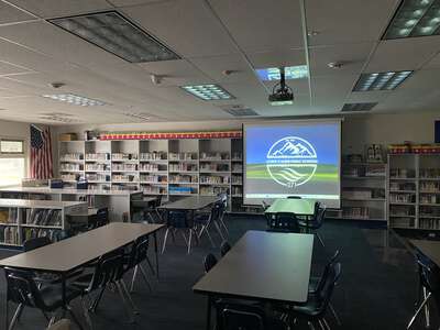 Skyway Elementary School Library in Coeur d' Alene 4