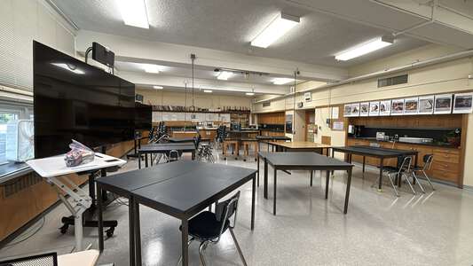 South Salem High School Classroom Standard in Salem 3