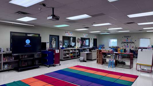 Hinojosa EC/PK/K School Library in Houston 3