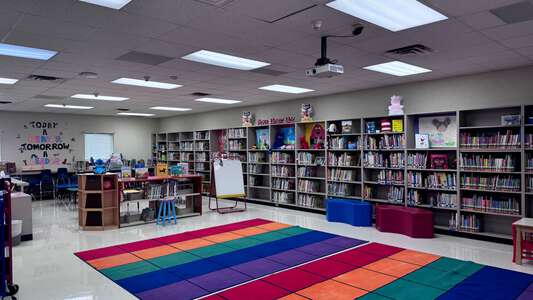 Hinojosa EC/PK/K School Library in Houston 2