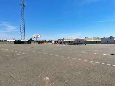 Las Palmas Elementary School East Outdoor Basketball Courts in Sacramento