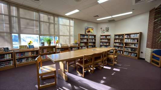 Horace Mann Dual Language Magnet School Library in Wichita 3