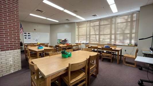 Horace Mann Dual Language Magnet School Library in Wichita 4