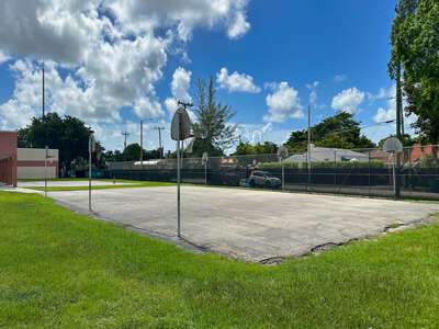 Auburndale Elementary School Outdoor Basketball Courts in Miami 2