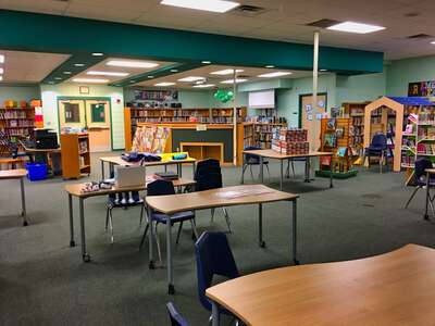 Baranoff Elementary School Library in Austin