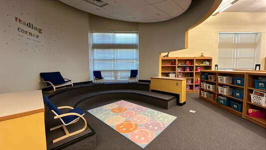 Ortiz Elementary School Library in Wichita 3
