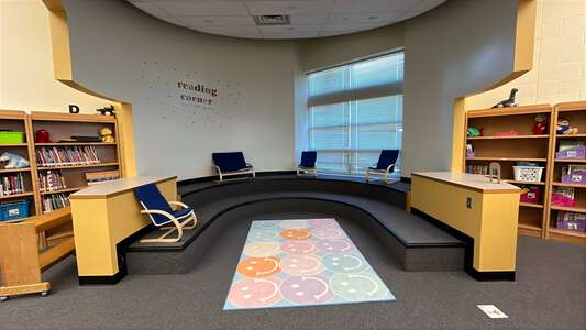 Ortiz Elementary School Library in Wichita 4