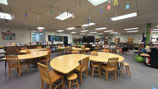 Errol Hassell Elementary School Library in Beaverton 3