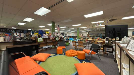 Errol Hassell Elementary School Library in Beaverton 5
