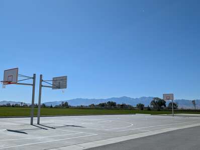 Lake Point Outdoor Basketball Courts