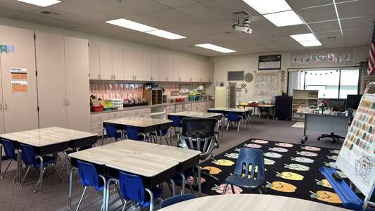 Mission Meadows Elementary School Classroom Standard in Oceanside 2
