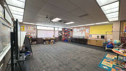 Two Bunch Palms Elementary School Classroom Standard in Desert Hot Springs 3