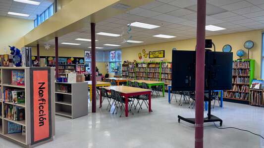 Grant Community Elementary School Library in Salem