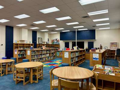 Rufino Mendoza Elementary School Library in Fort Worth