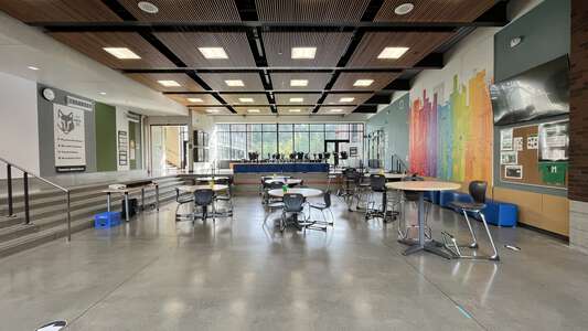 Timberline Middle School Wolf Den (Room 113) in Redmond 4