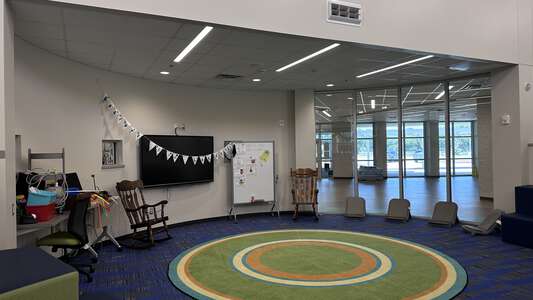 O.M. Roberts Elementary School Library in Lake Jackson