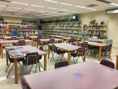 Town & Country Elementary School (4441) Library in Tampa
