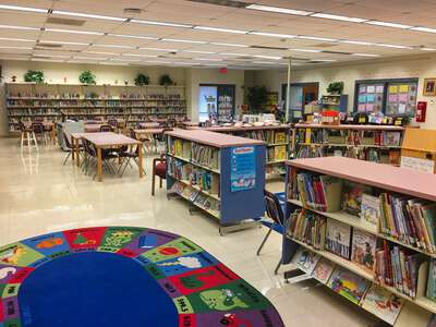 Town & Country Elementary School (4441) Library in Tampa