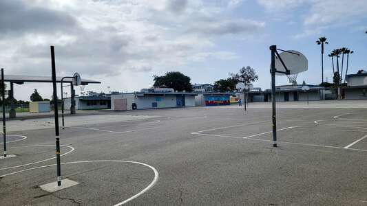 California Elementary School (K-6) Outdoor Basketball Courts in Costa Mesa