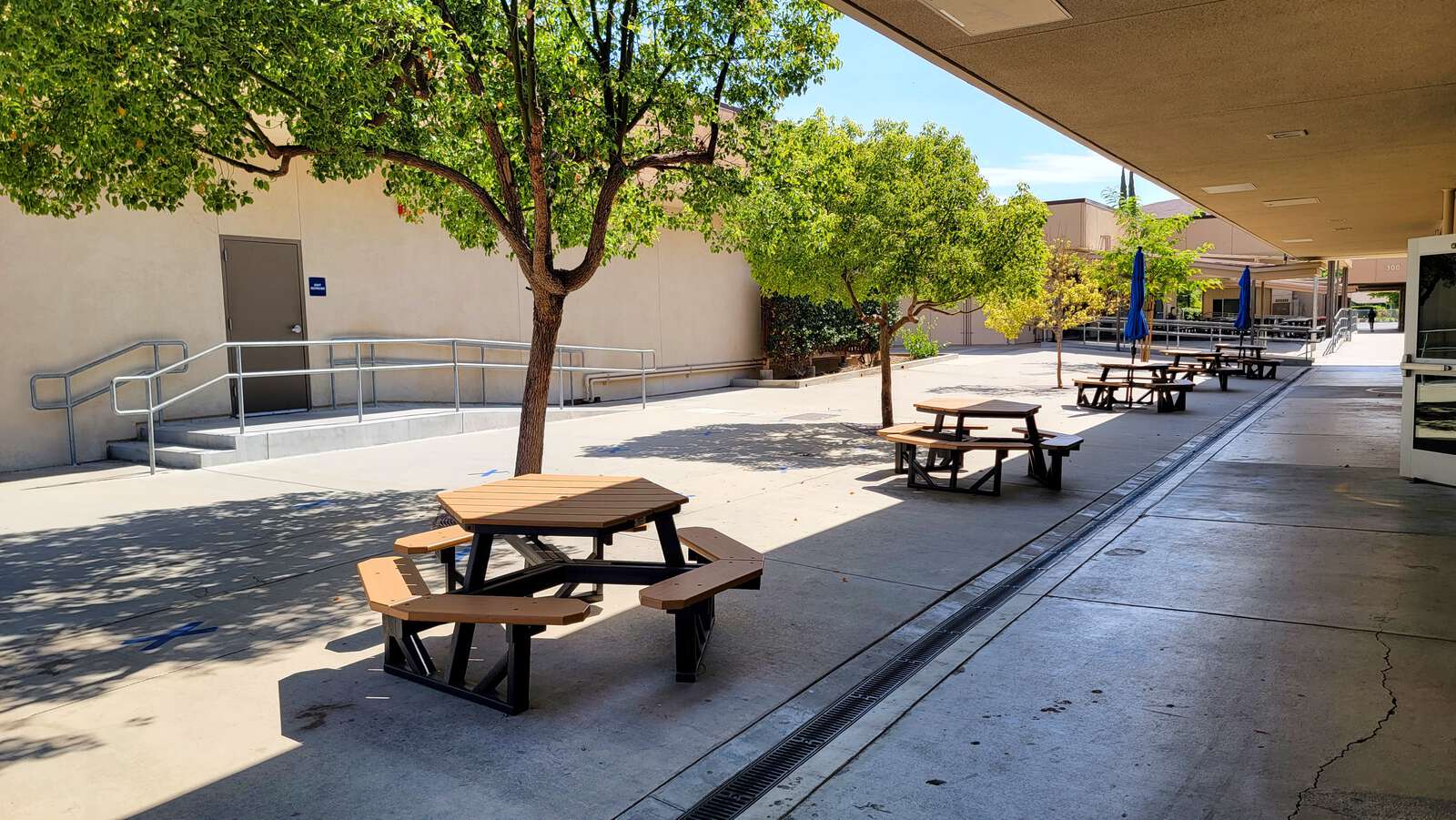 Rent a Outdoor Area in Oak Park CA 91377