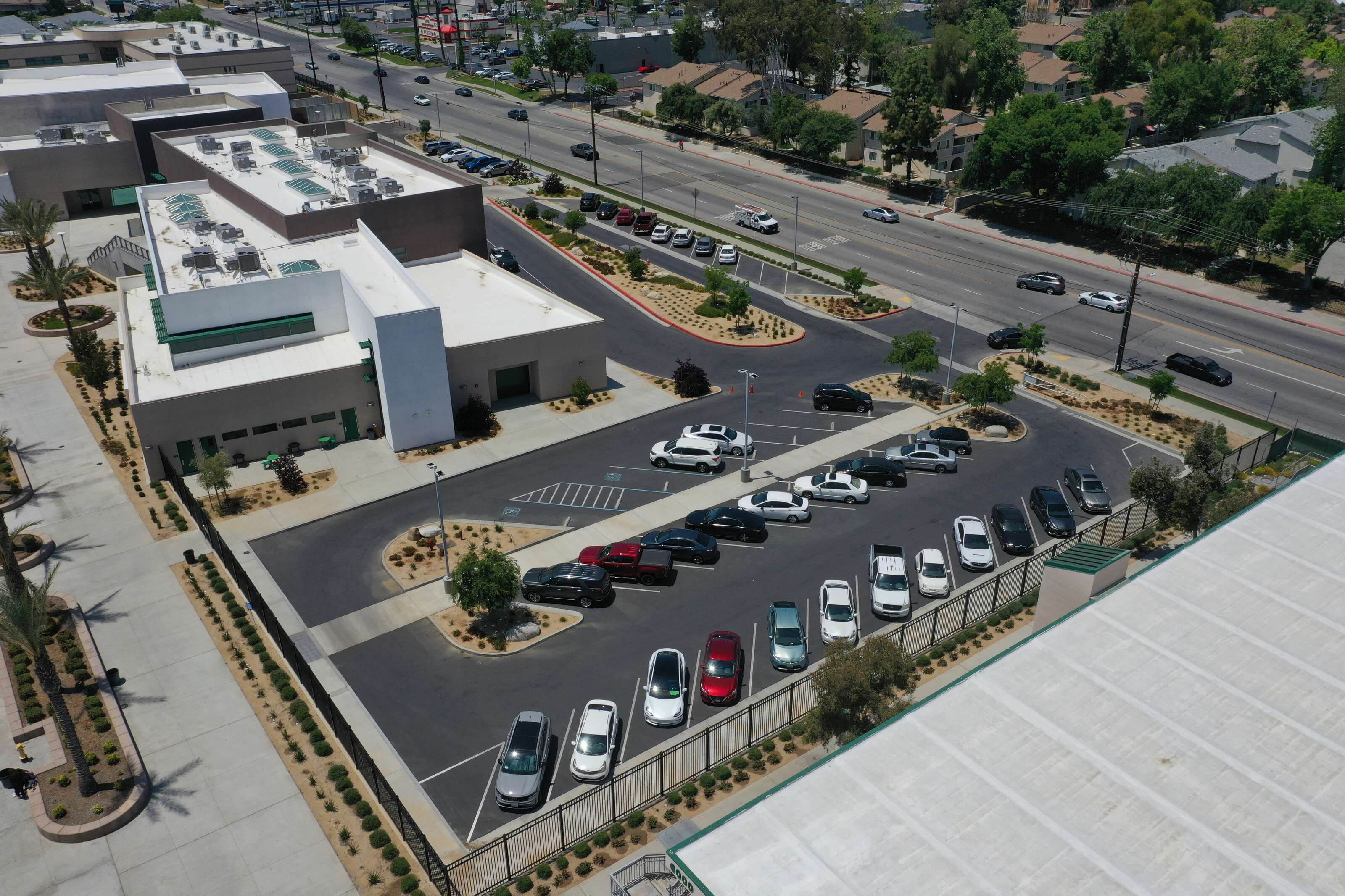 Amazon In Perris California - rqiq79t
