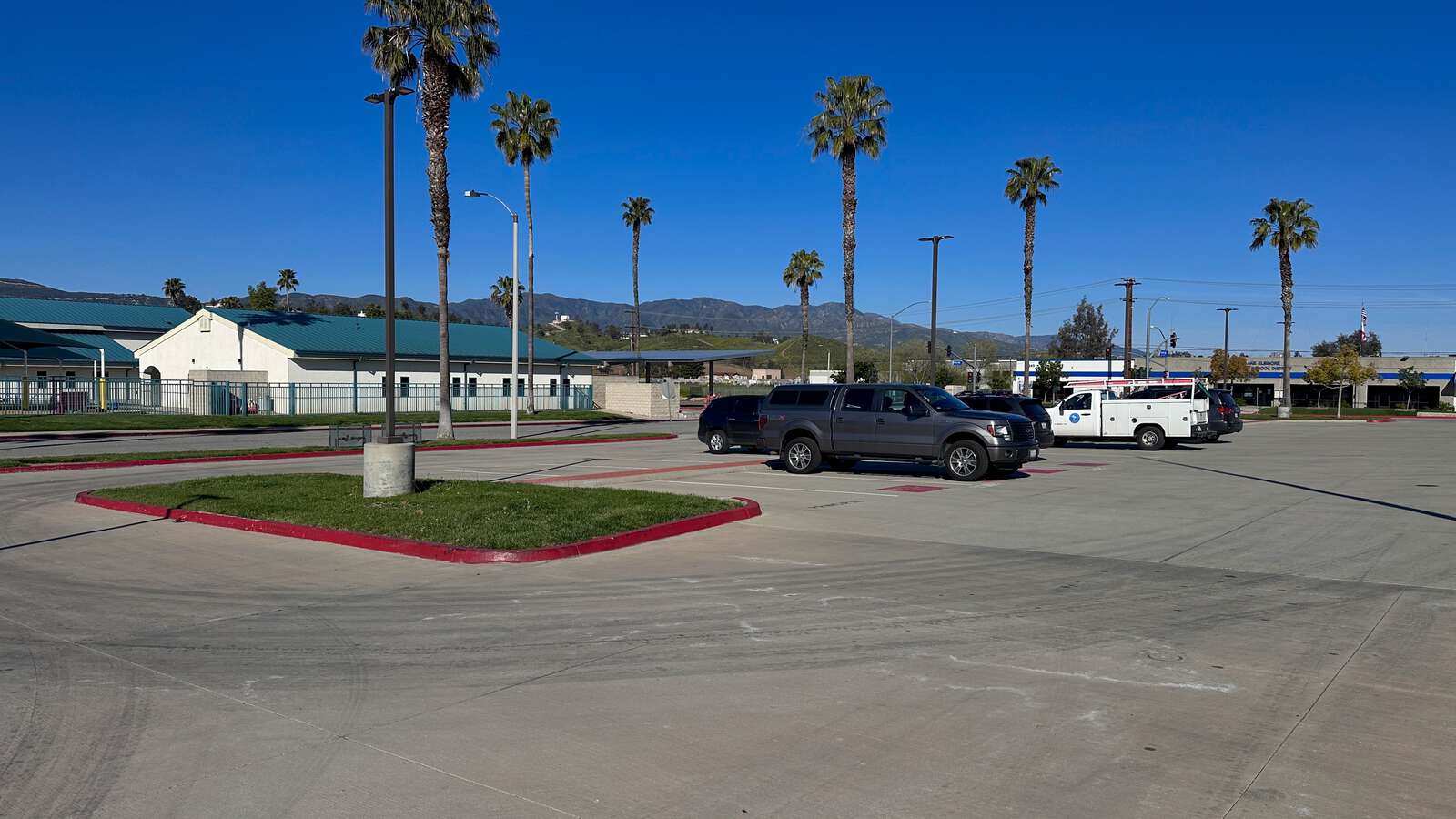 Rent a Parking Lot (Large) in Lake Elsinore CA 92530