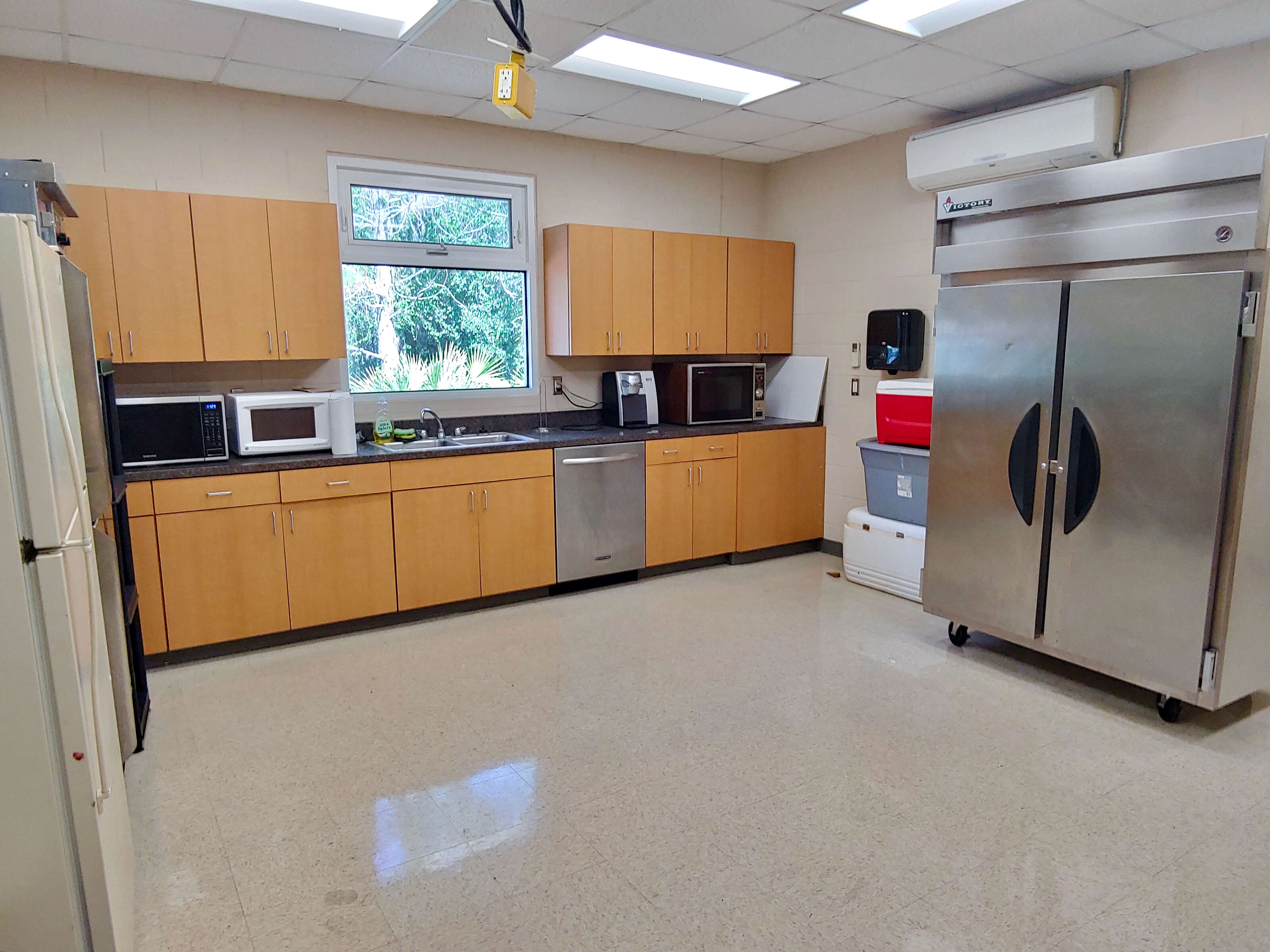Rent a Kitchen (Large) in Thonotosassa FL 33592