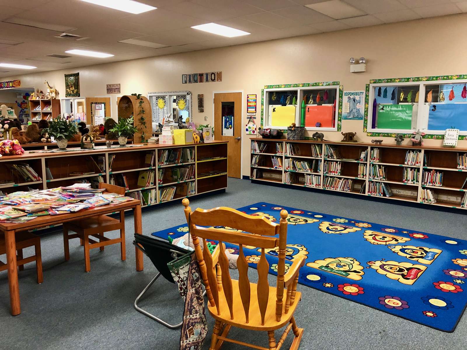 Rent a Library in Eagle Lake FL 33839
