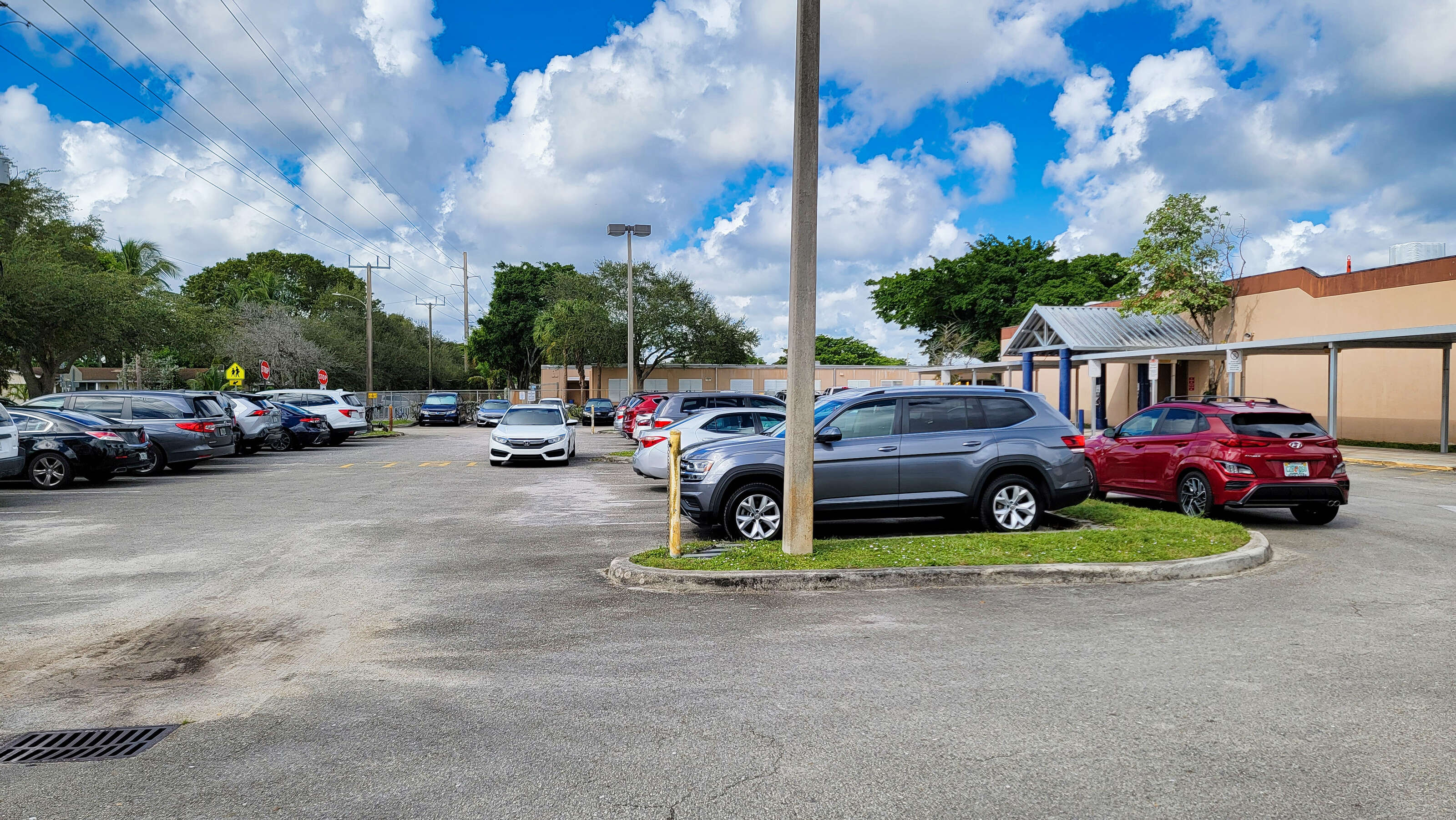Rent a Parking Lot (Small) in Hollywood FL 33021