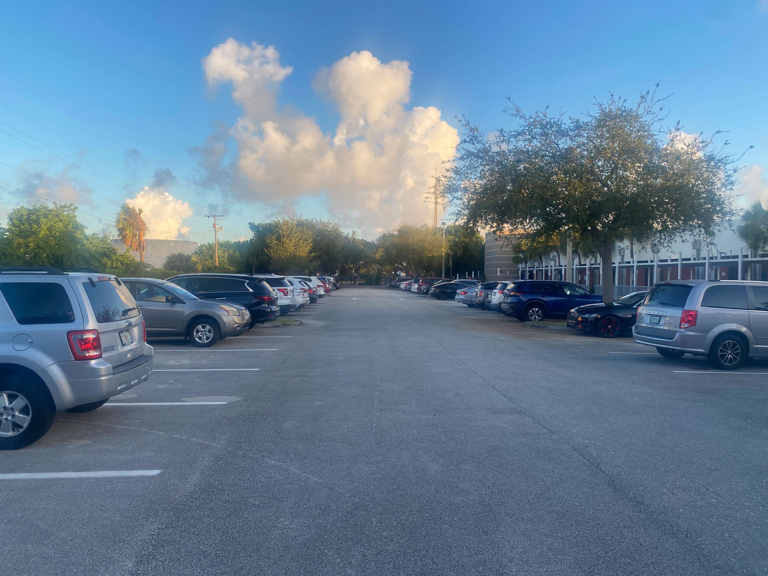 Rent a Parking Lot (Small) in FT Lauderdale FL 33334