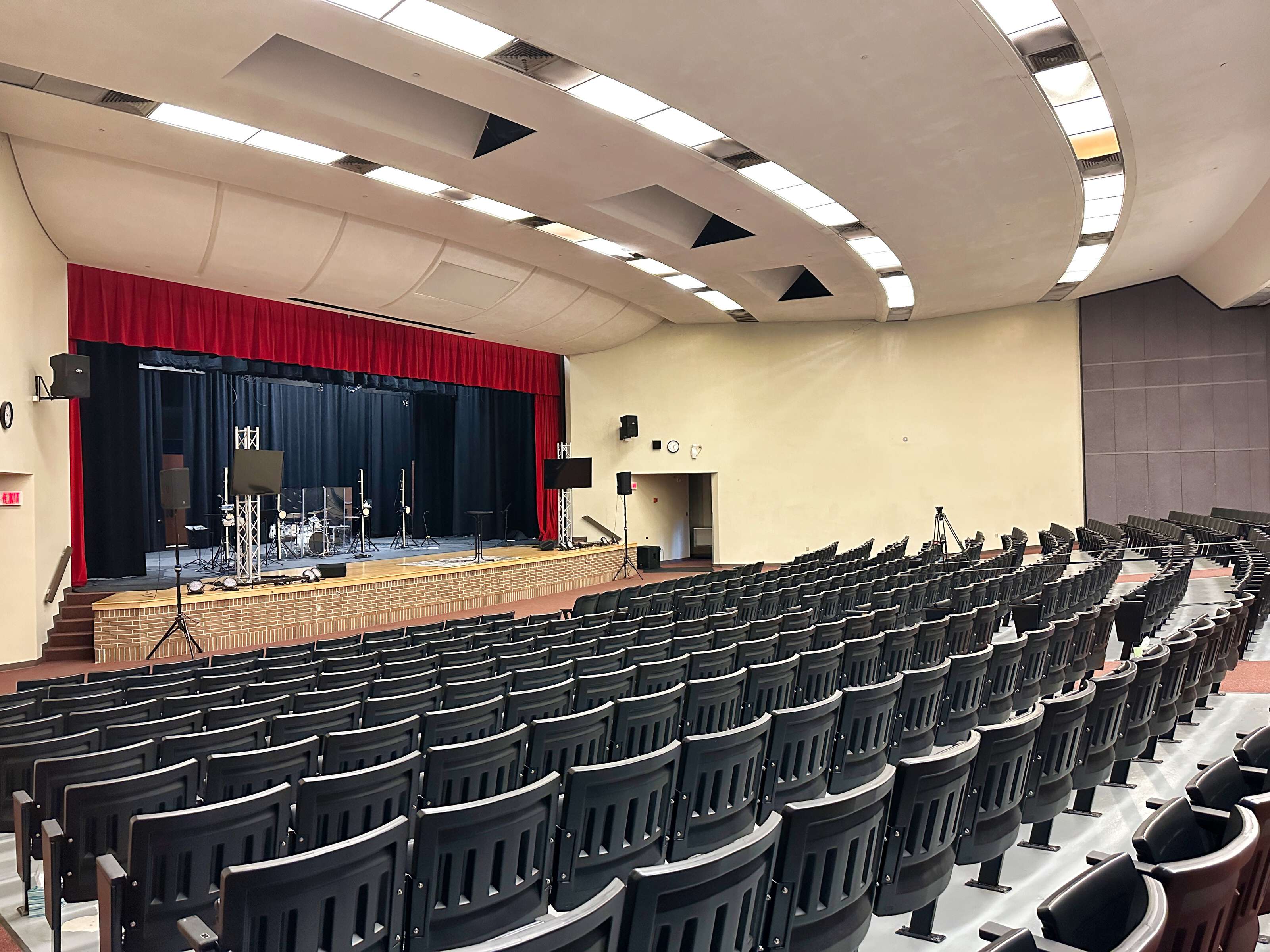 Rent a Theater in Gibsonton FL 33534