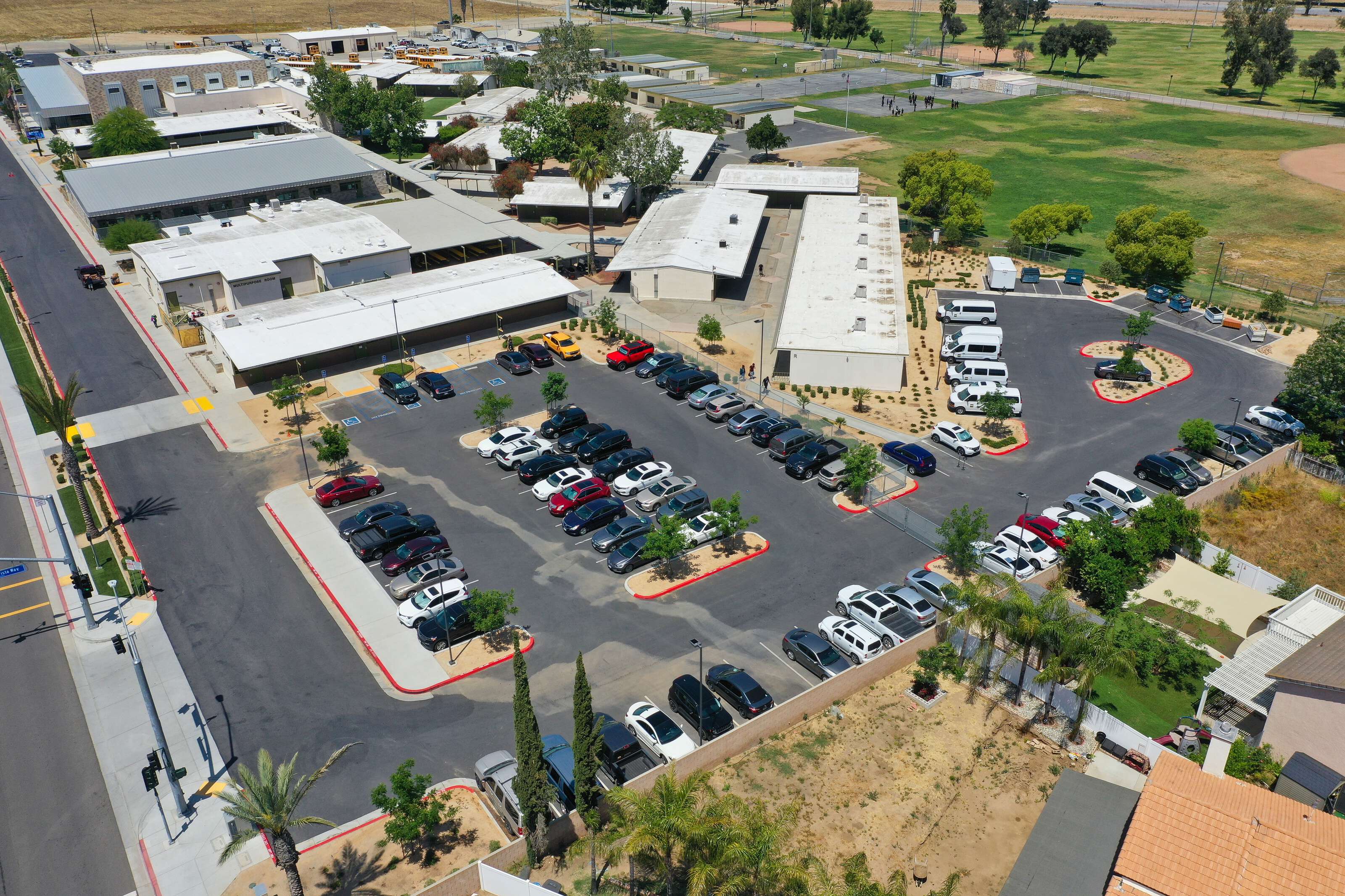 Amazon In Perris California - yqew8d1