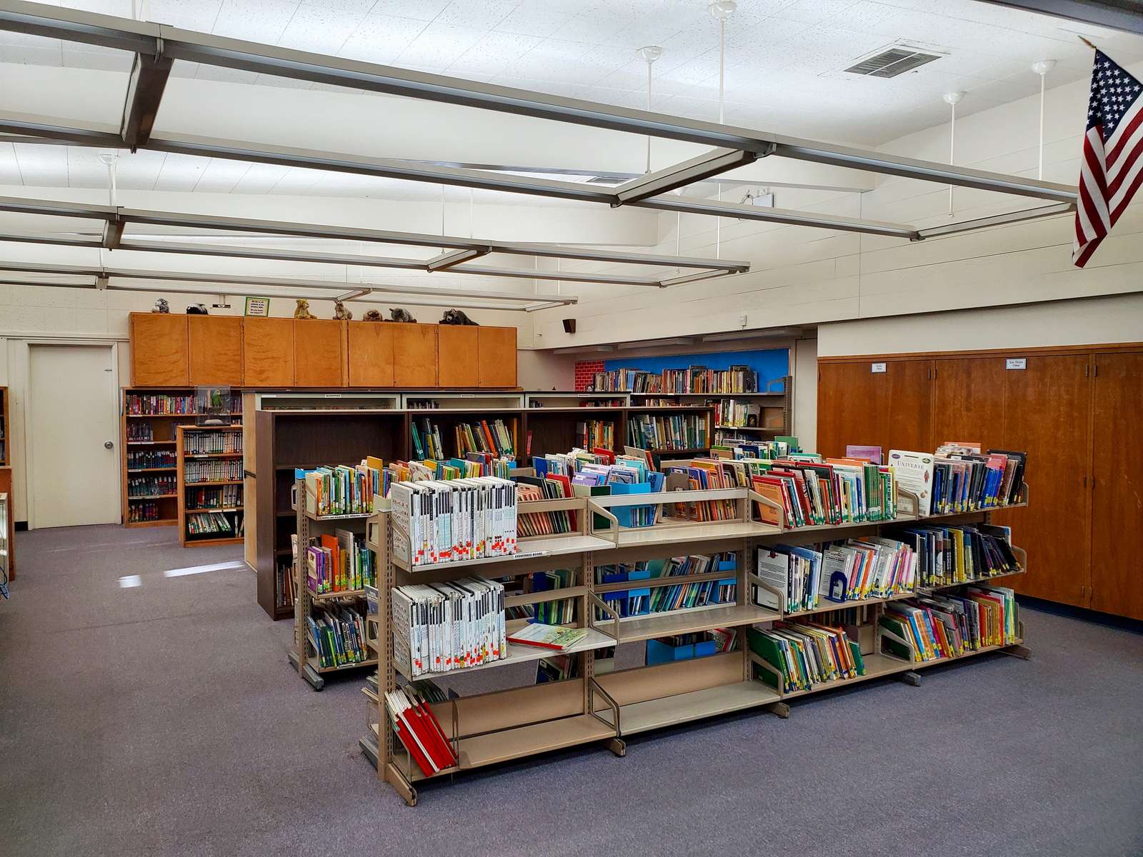 rent-a-library-small-in-whittier-ca-90604