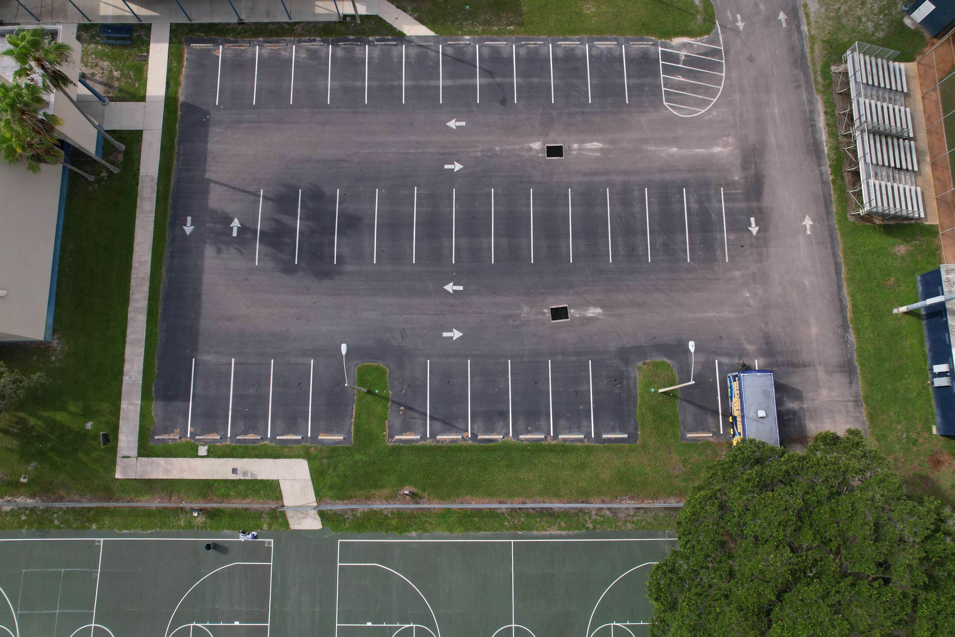 Rent a Parking Lot (Large) in Land O' Lakes FL 34638