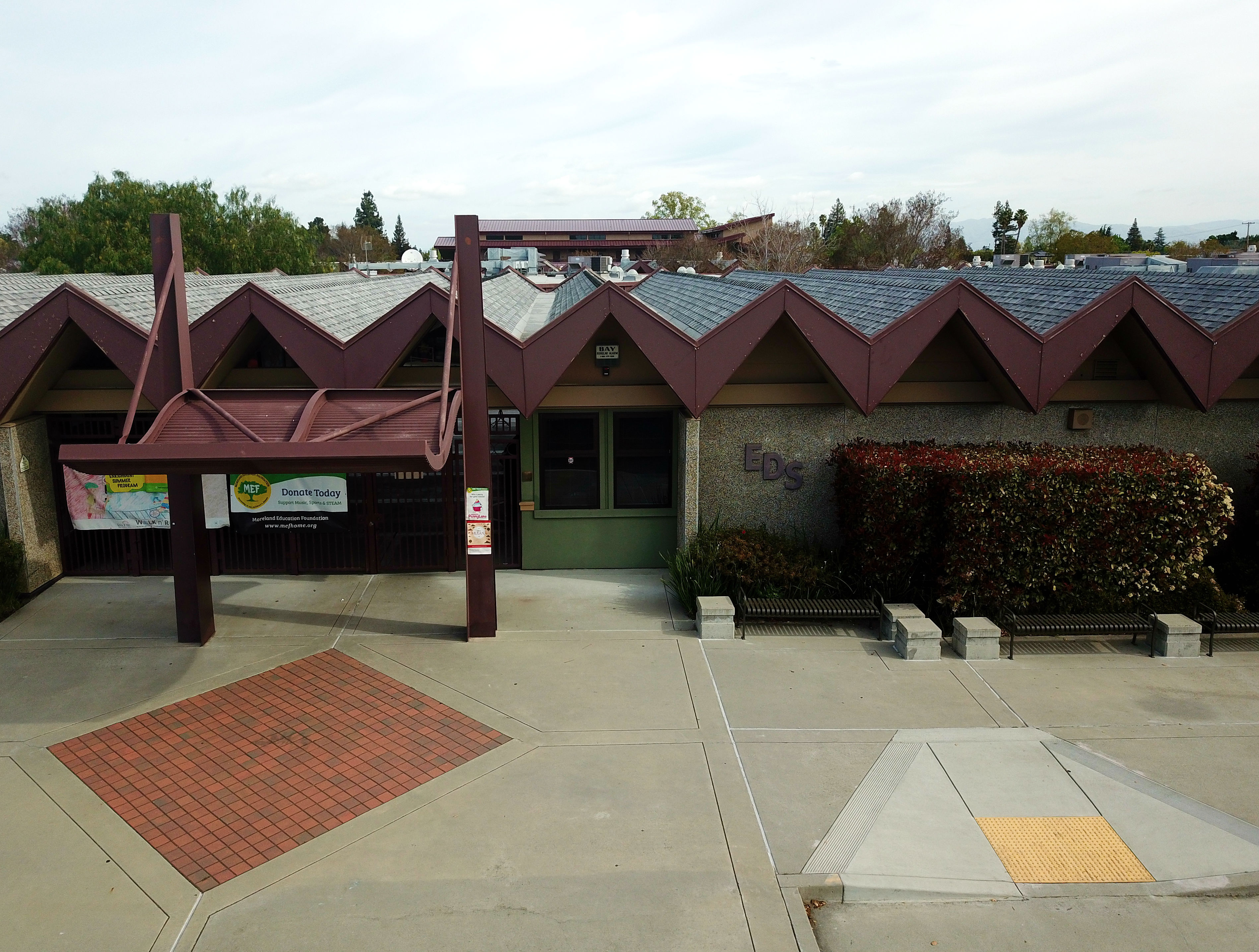 Easterbrook Discovery School logo