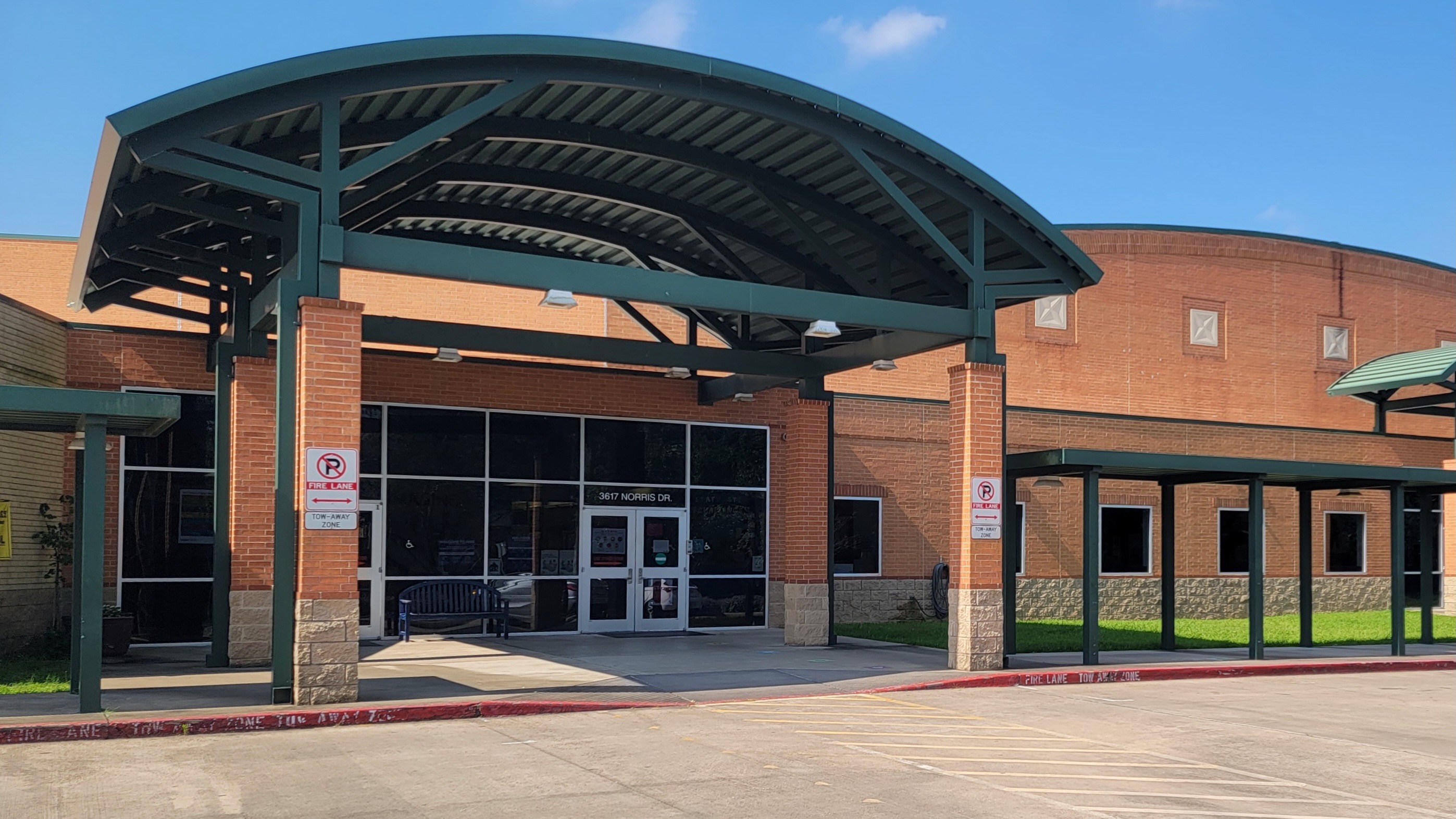 Longfellow Elementary logo