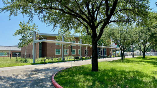 De Chaumes Elementary image