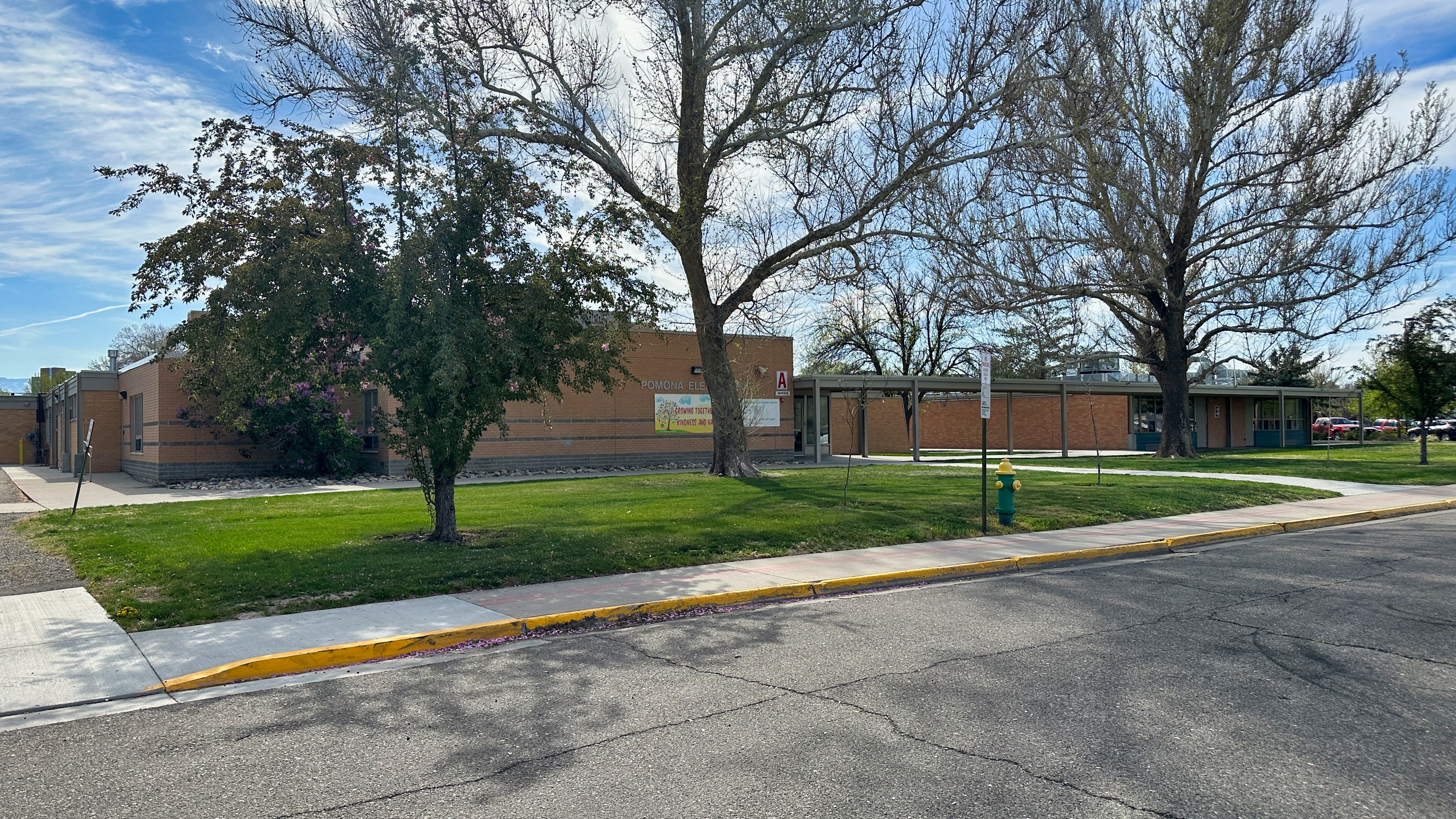 Pomona Elementary School logo